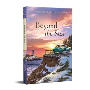 Beyond the Sea - Mysteries of Martha's Vineyard - Book 18